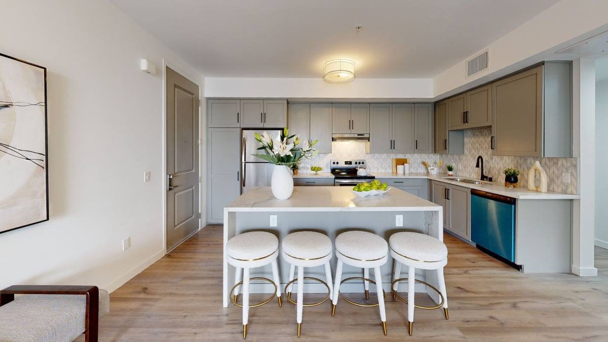 Apartment for rent at 1507 Hi Point St, Los Angeles, CA 90035