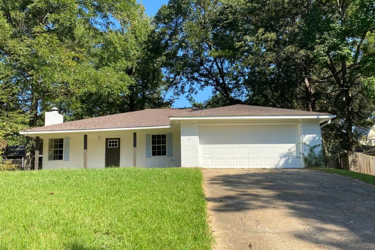 112 Smokehill Dr, Clinton, MS 39056 RentalSource