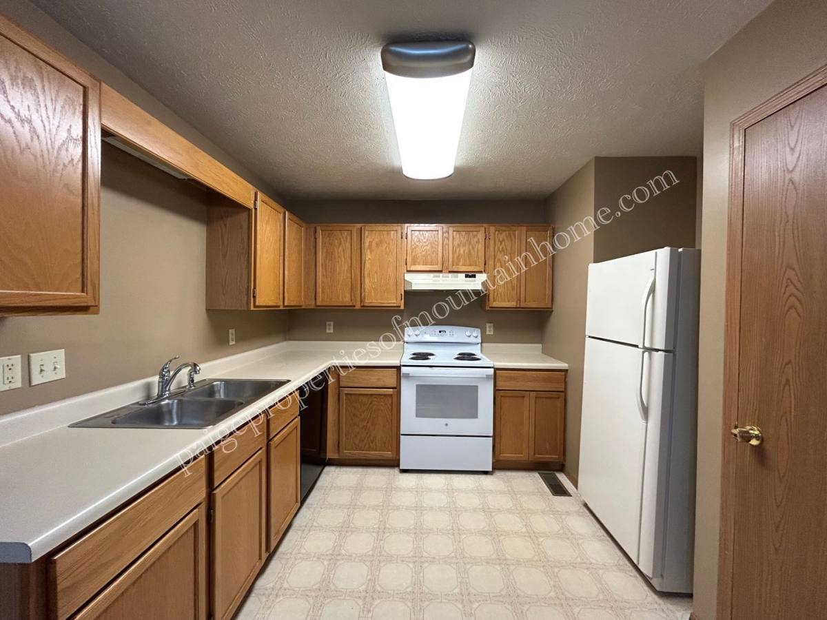 1320 Meadowbrook, Mountain Home, AR 72653 RentalSource