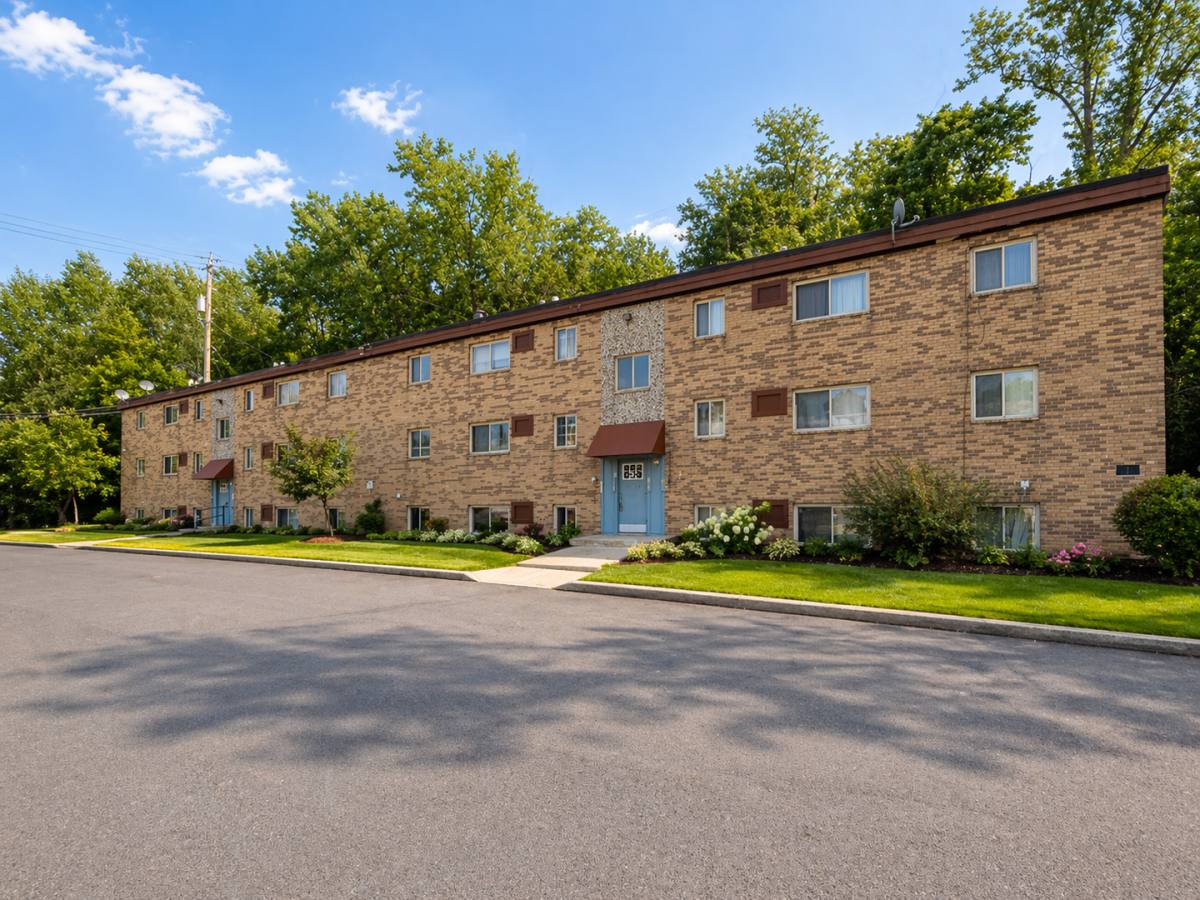 Apartment for rent at 1855 Cliffview Rd, Cleveland, OH 44112