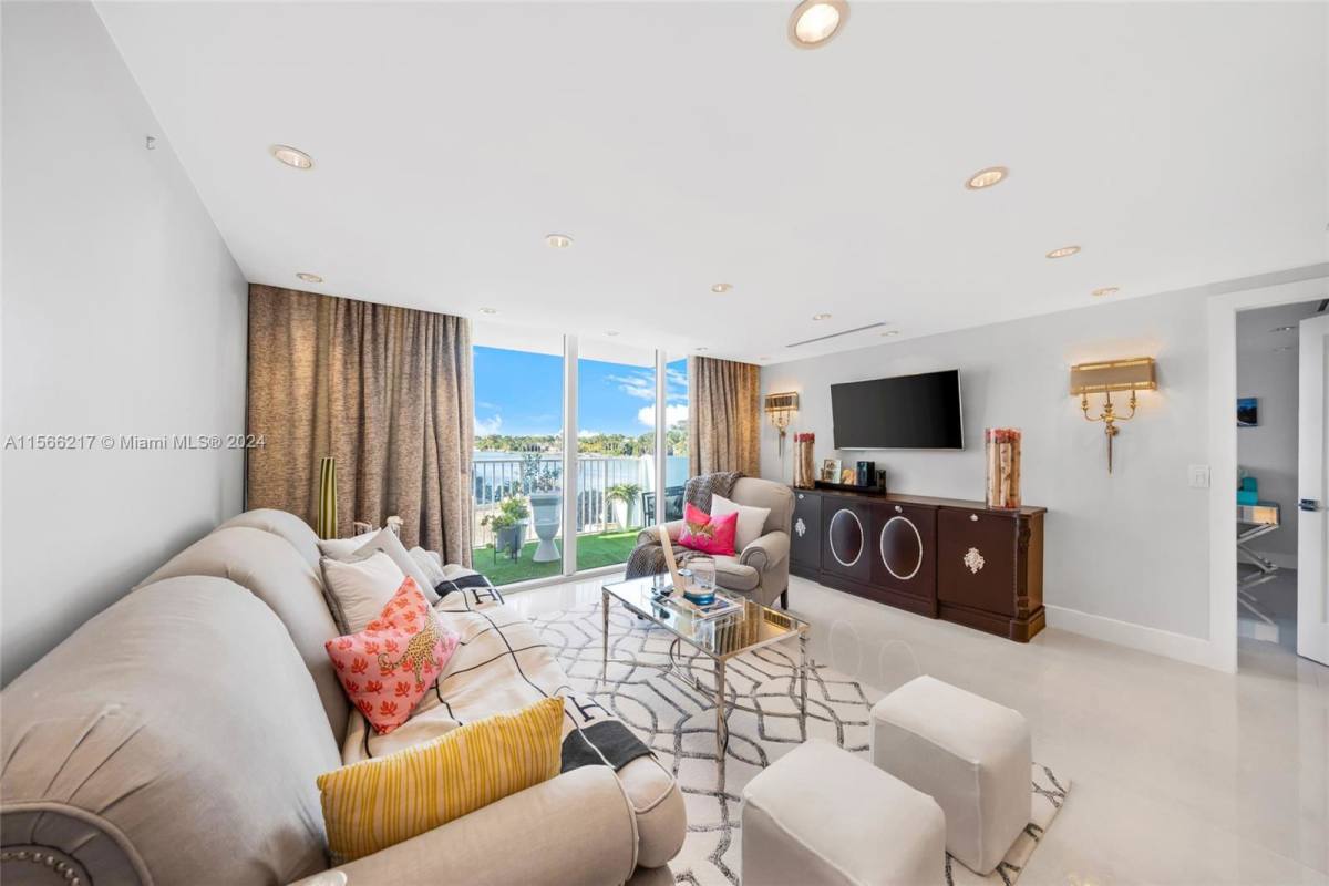 Apartment for rent at 5838 Collins Ave, Miami Beach, FL 33140