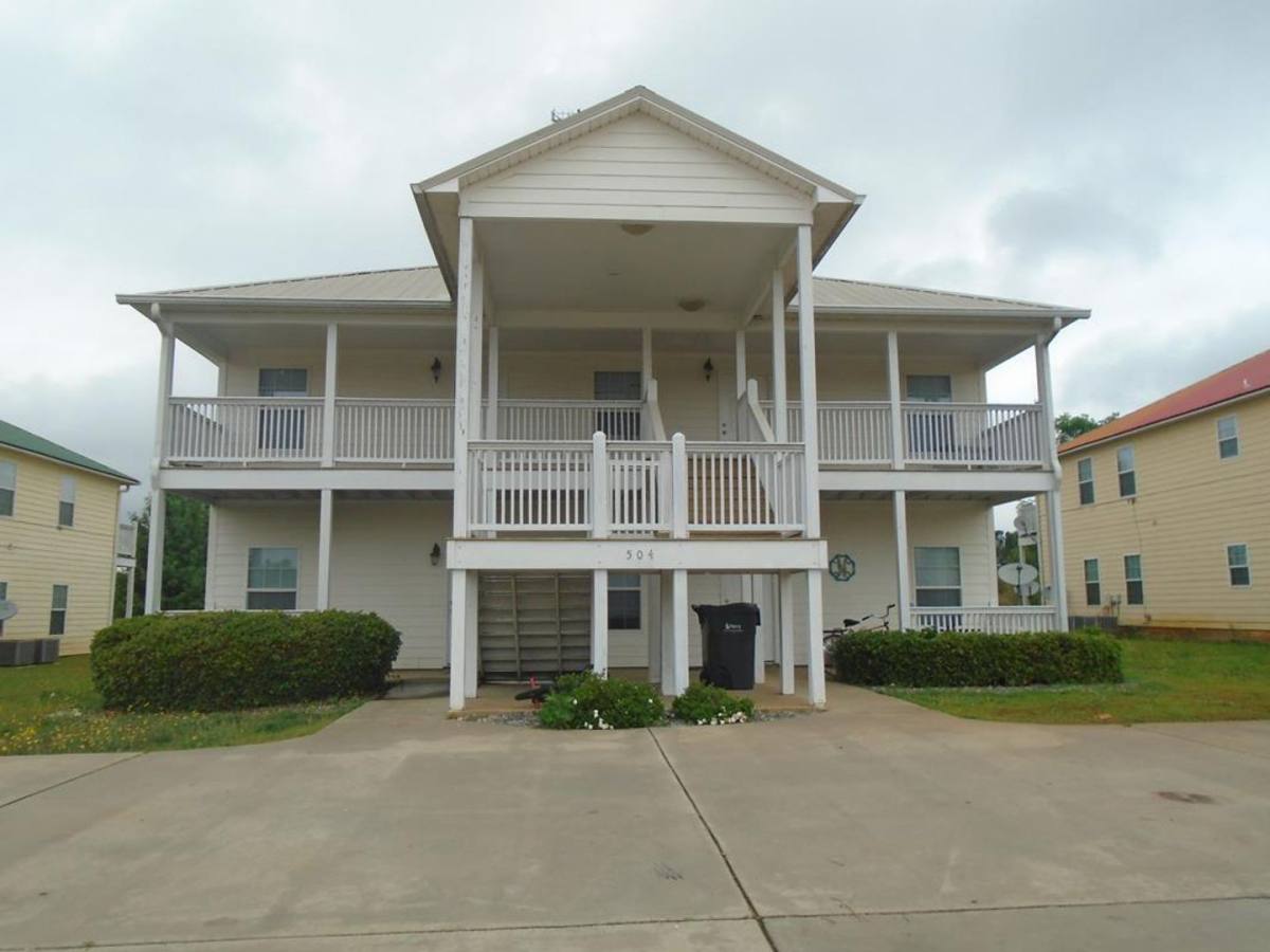 Apartment for rent at 504 Club Villa Court, Kathleen, GA 31047