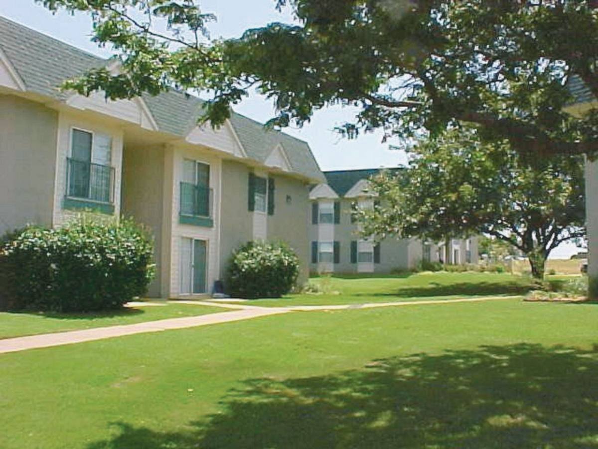Apartment for rent at 201 Woodcrest Dr, Norman, OK 73071