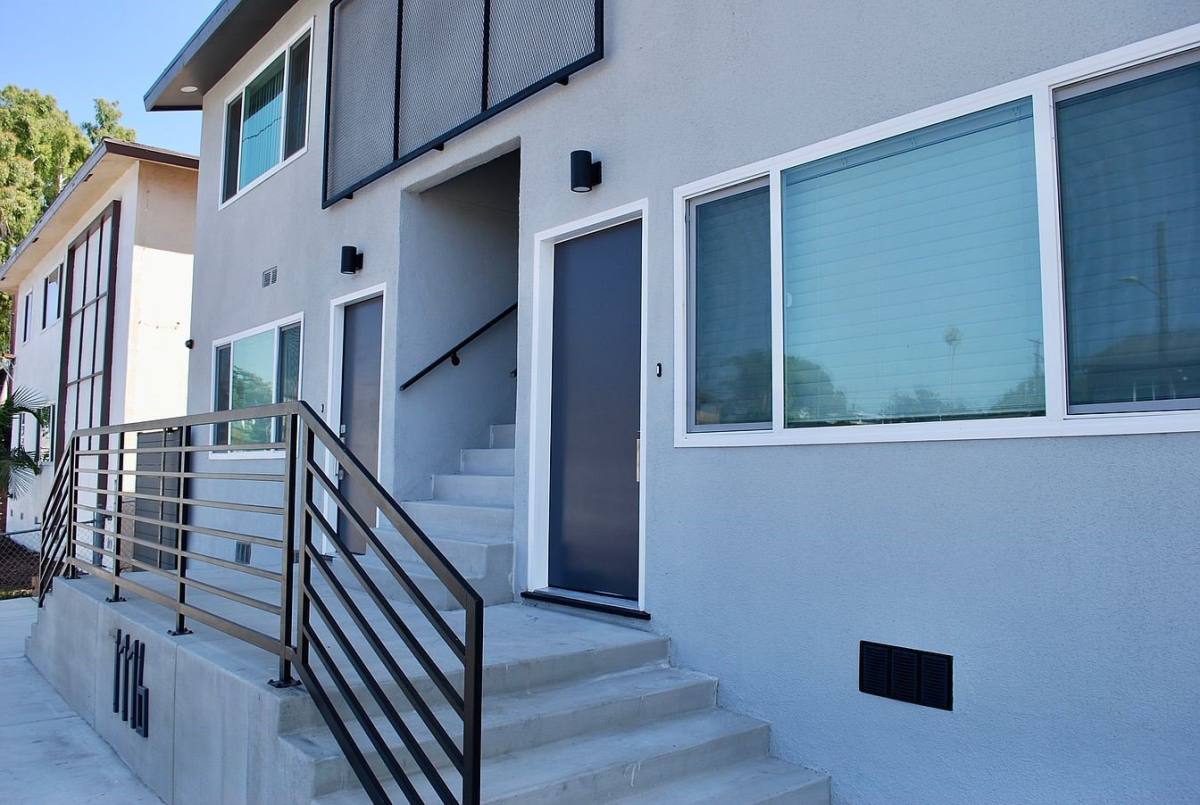 Apartment for rent at 7116 S La Cienega Blvd #1, Inglewood, CA 90302