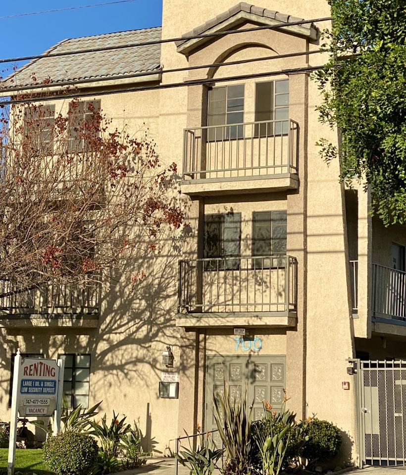 Apartment for rent at 700 S Lake St, Burbank, CA 91502