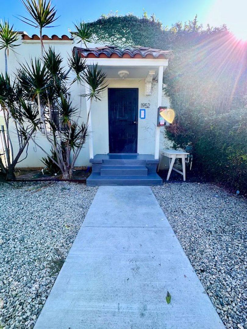 Apartment for rent at 1952 W 39th St, Los Angeles, CA 90062