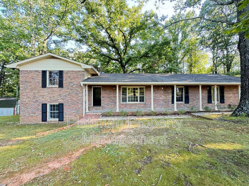 House for rent at 9325 Scott Rd, Roswell, GA 30076