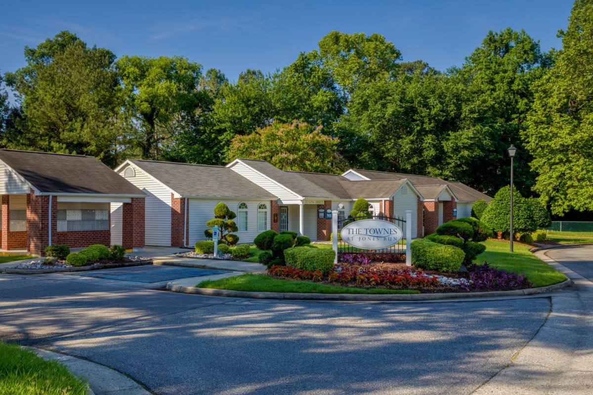 Townhouse for rent at 3900 Woodbridge Dr, Newport News, VA 23608
