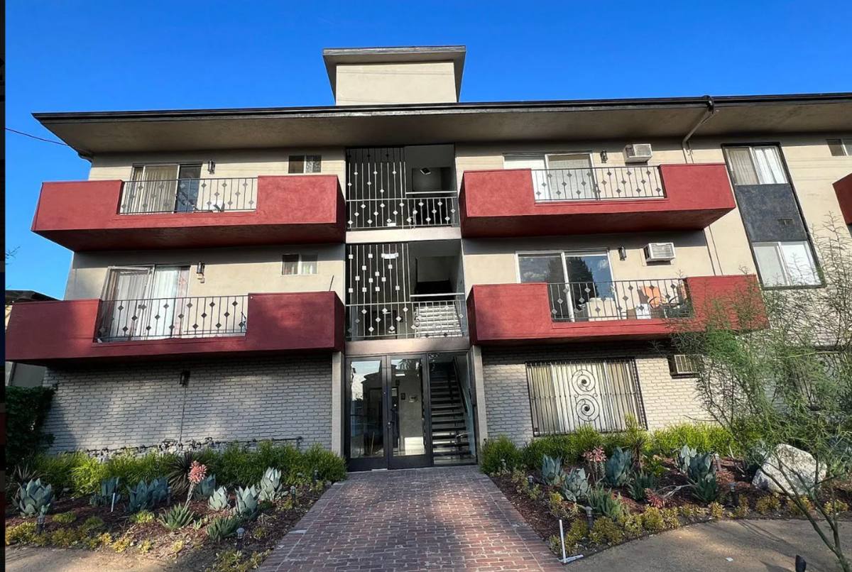Apartment for rent at 7424 Haskell Ave, Van Nuys, CA 91406