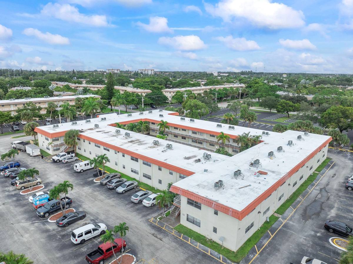Apartment for rent at 3460 NW 50 Ave, Fort Lauderdale, FL 33319