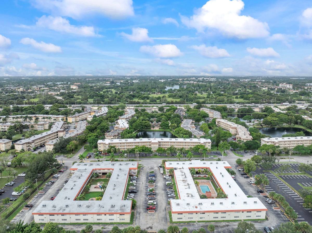 Apartment for rent at 3460 NW 50 Ave, Fort Lauderdale, FL 33319