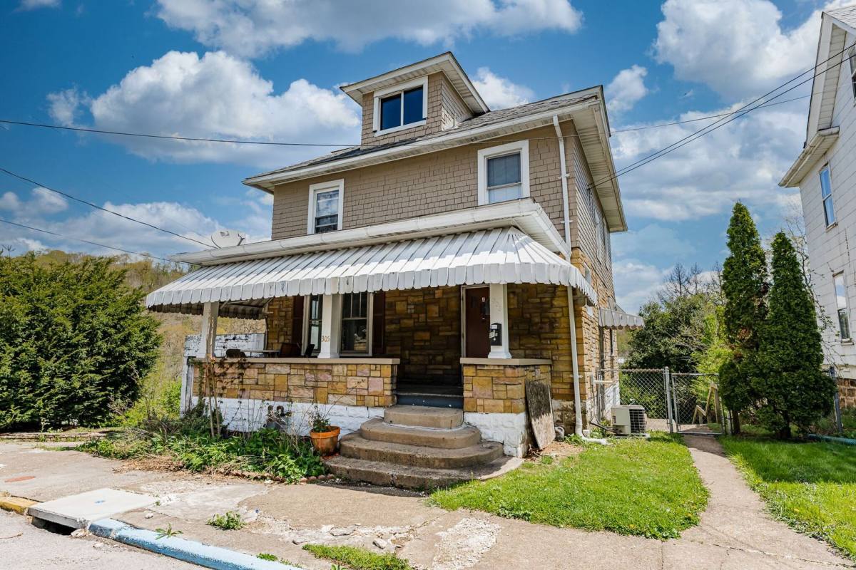 Apartment for rent at 305 Lyndhurst St, Morgantown, WV 26501