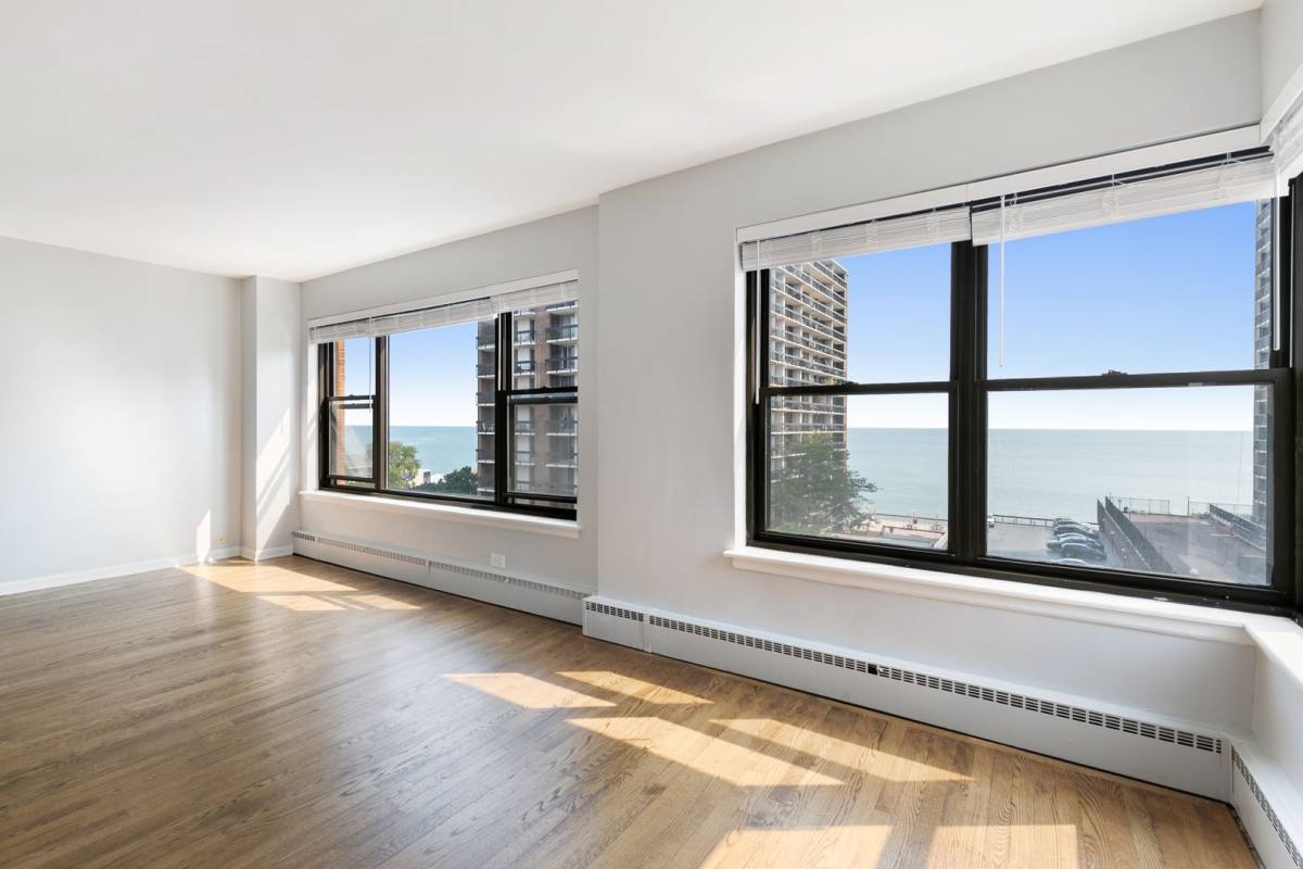 Apartment for rent at 5858 N Sheridan Rd, Chicago, IL 60660