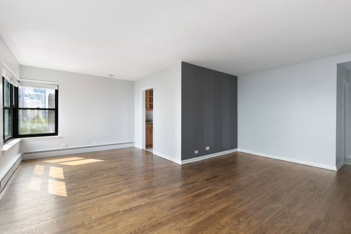 Apartment for rent at 5858 N Sheridan Rd, Chicago, IL 60660