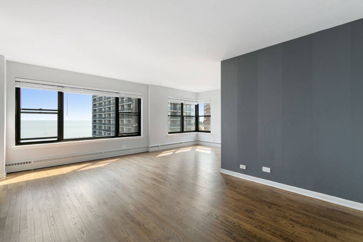 Apartment for rent at 5858 N Sheridan Rd, Chicago, IL 60660