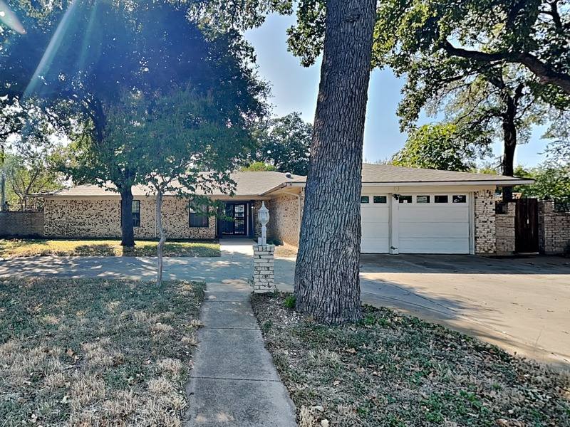 House for rent at 1217 Circle Park Blvd, Fort Worth, TX 76164