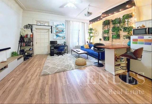 Apartment for rent at 268 W 91st St #2B, New York, NY 10024