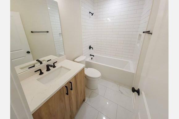 Apartment for rent at 2015 W Ainslie St #2, Chicago, IL 60625