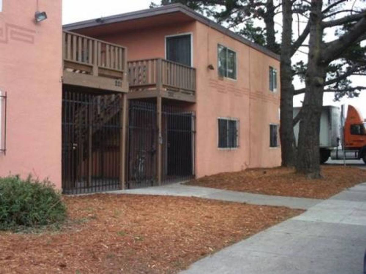 Apartment for rent at 221 233 Grove Ave, Richmond, CA 94801