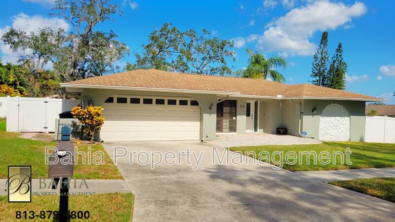 House for rent at 215 Meadowcross Dr, Safety Harbor, FL 34695