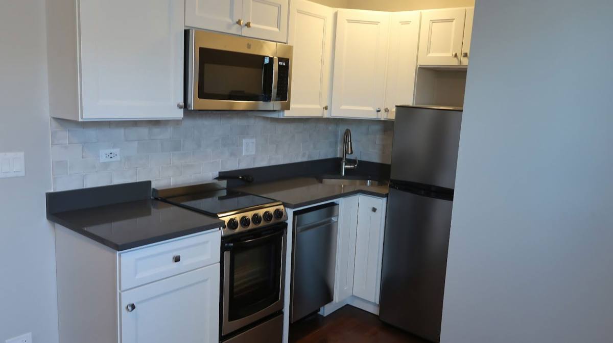 Apartment for rent at 640 W Wrightwood Ave, Chicago, IL 60614