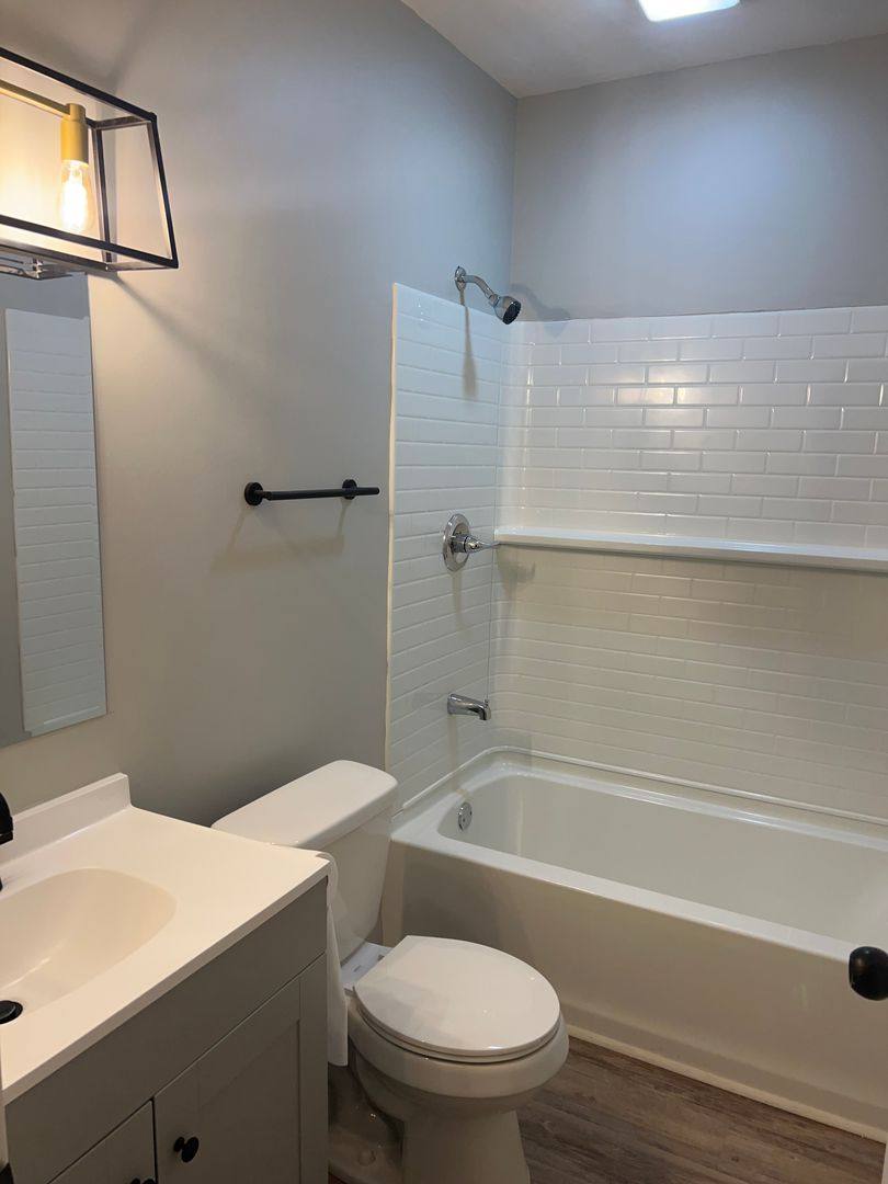 Apartment for rent at 2042-2046 W 4th St, Davenport, IA 52802