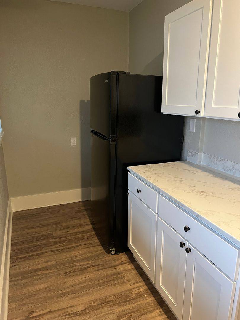 Apartment for rent at 2042-2046 W 4th St, Davenport, IA 52802