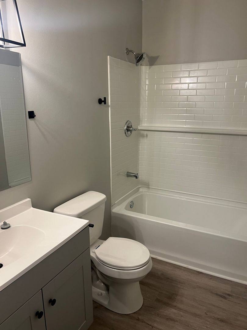 Apartment for rent at 2042-2046 W 4th St, Davenport, IA 52802