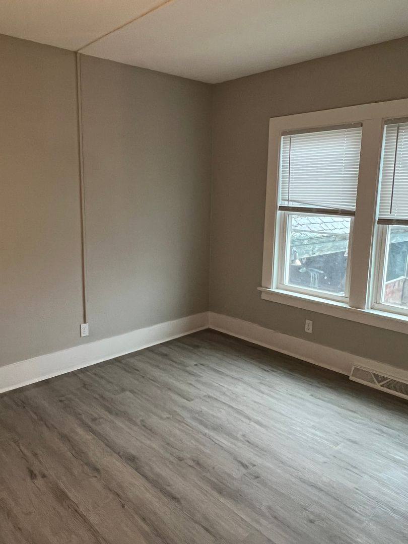 Apartment for rent at 2042-2046 W 4th St, Davenport, IA 52802