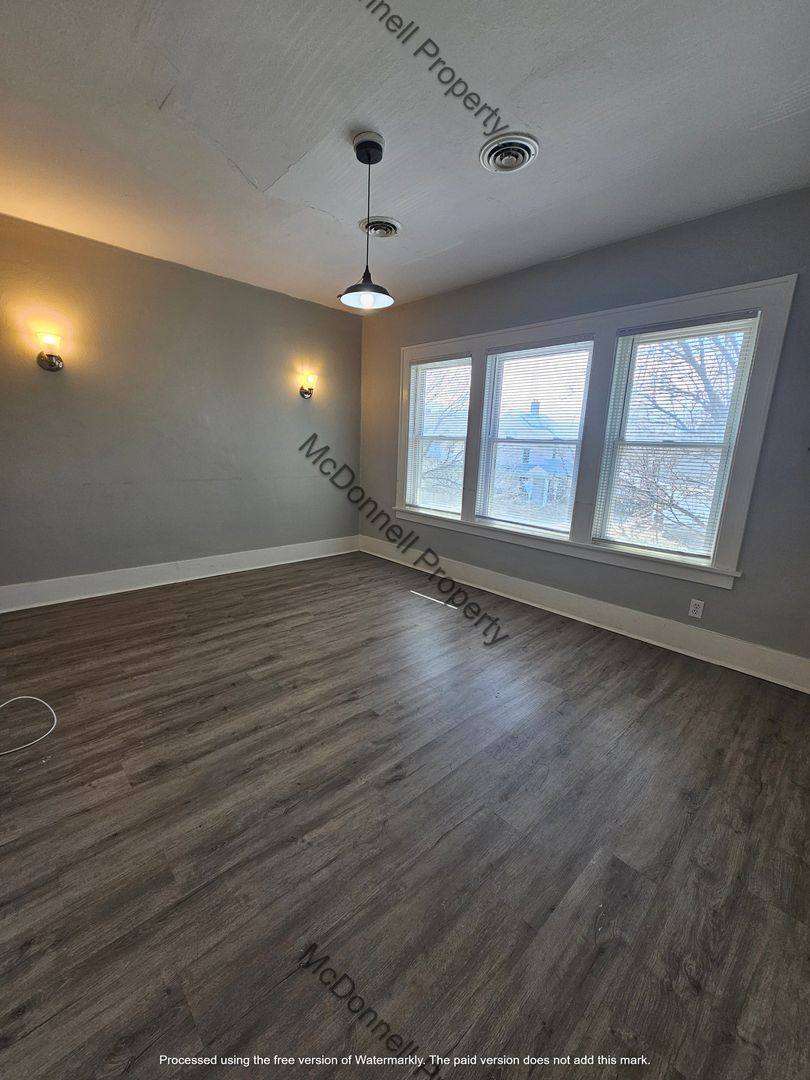 Apartment for rent at 2042-2046 W 4th St, Davenport, IA 52802