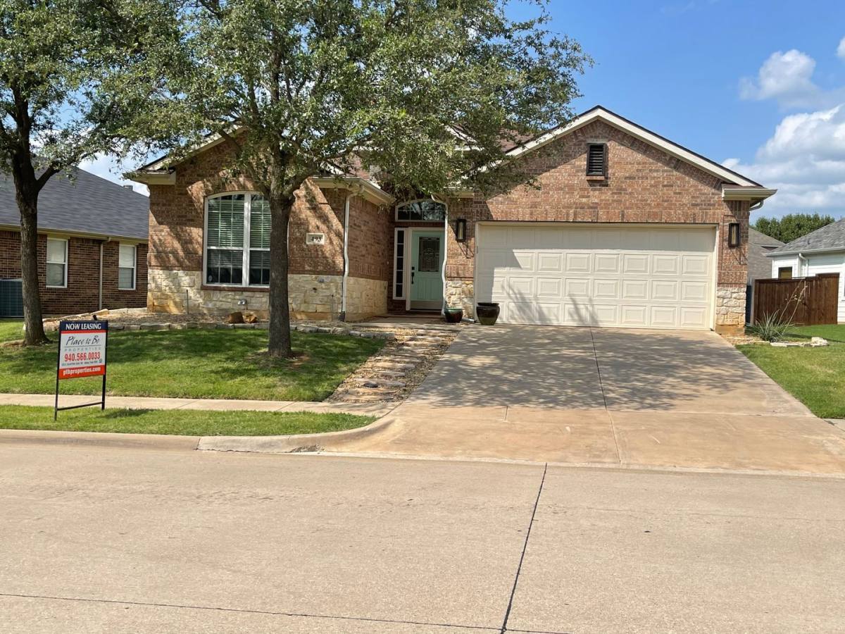 House for rent at 493 Jefferson Lane, Lake Dallas, TX 75065