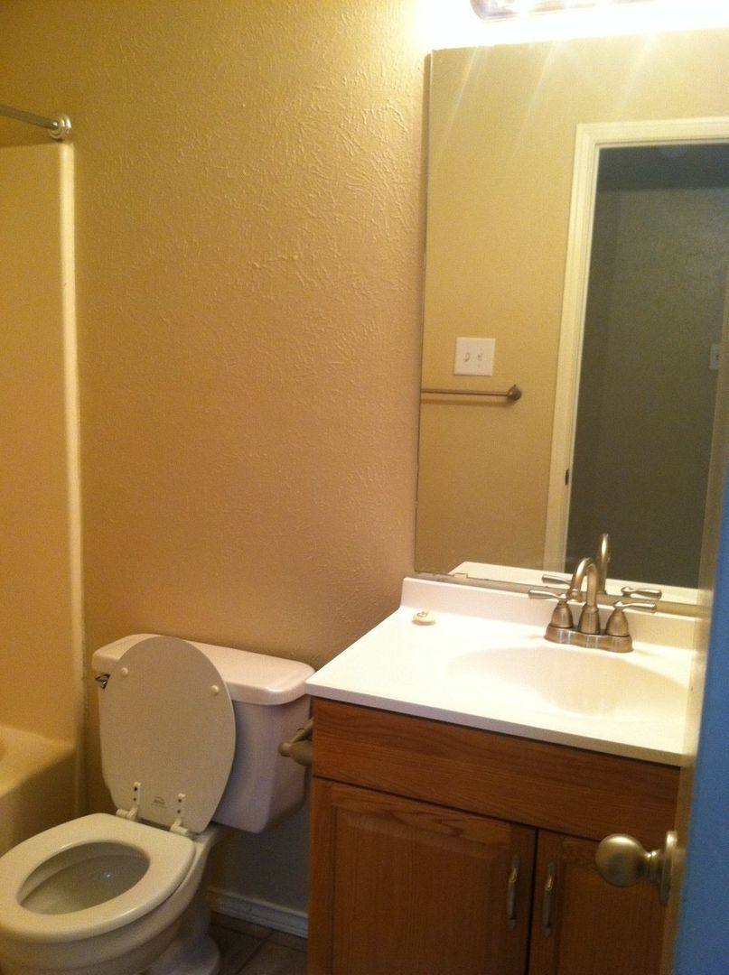 Apartment for rent at 930 W Sycamore St, Denton, TX 76201