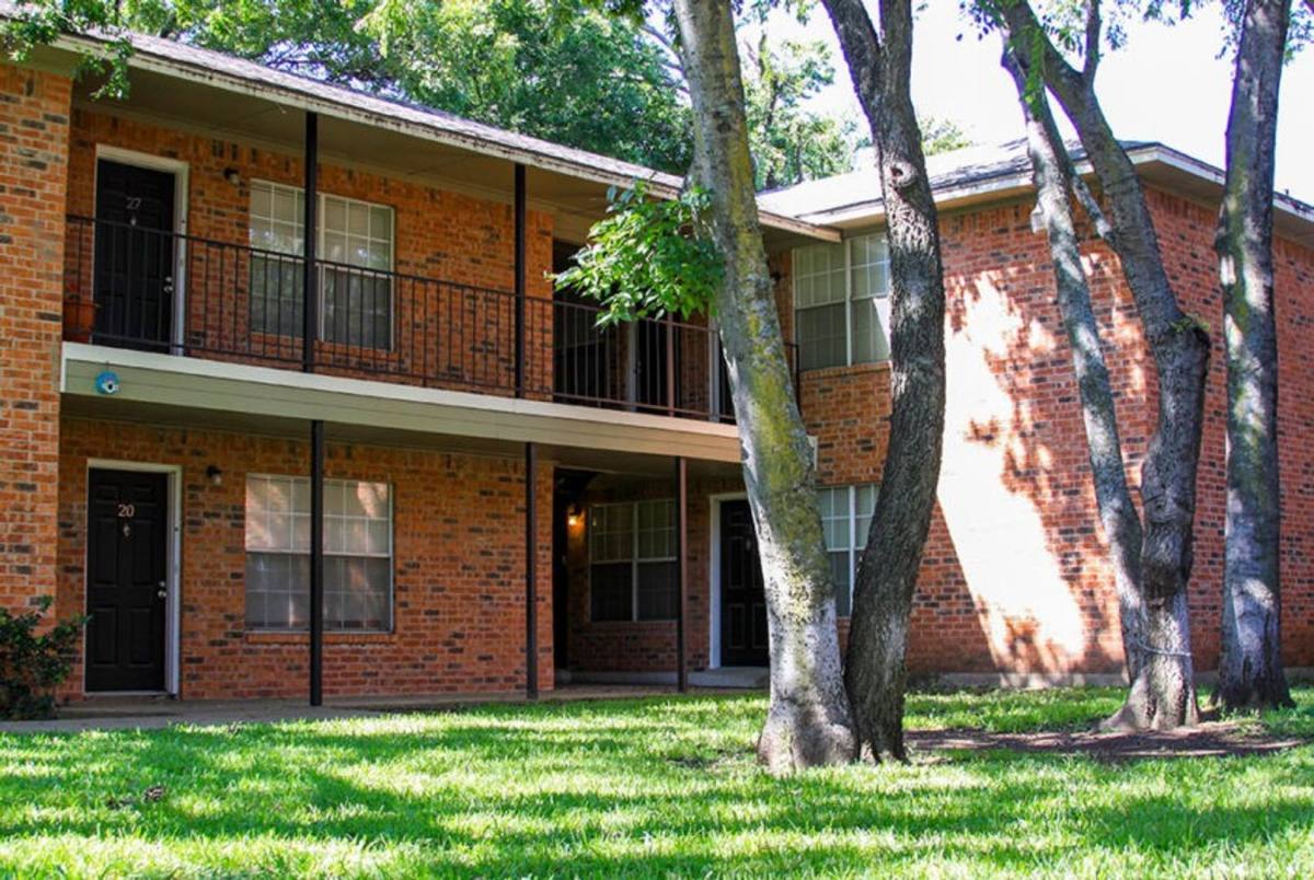 Apartment for rent at 922-926 Cleveland St, Denton, TX 76201