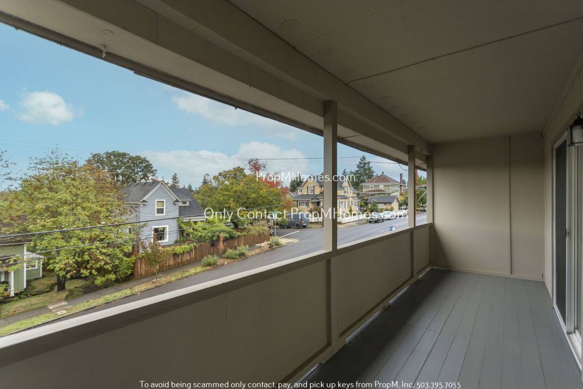 Apartment for rent at 716 9th St, Oregon City, OR 97045
