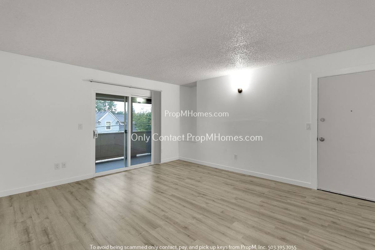 Apartment for rent at 716 9th St, Oregon City, OR 97045