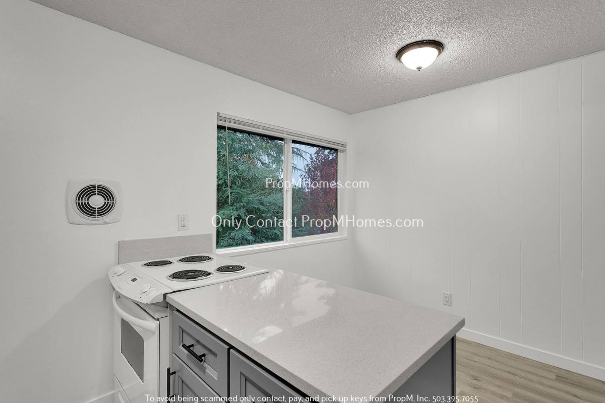 Apartment for rent at 716 9th St, Oregon City, OR 97045