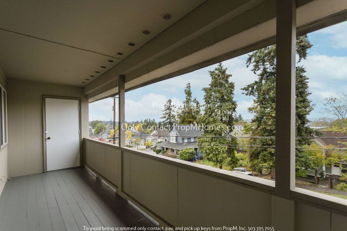 Apartment for rent at 716 9th St, Oregon City, OR 97045