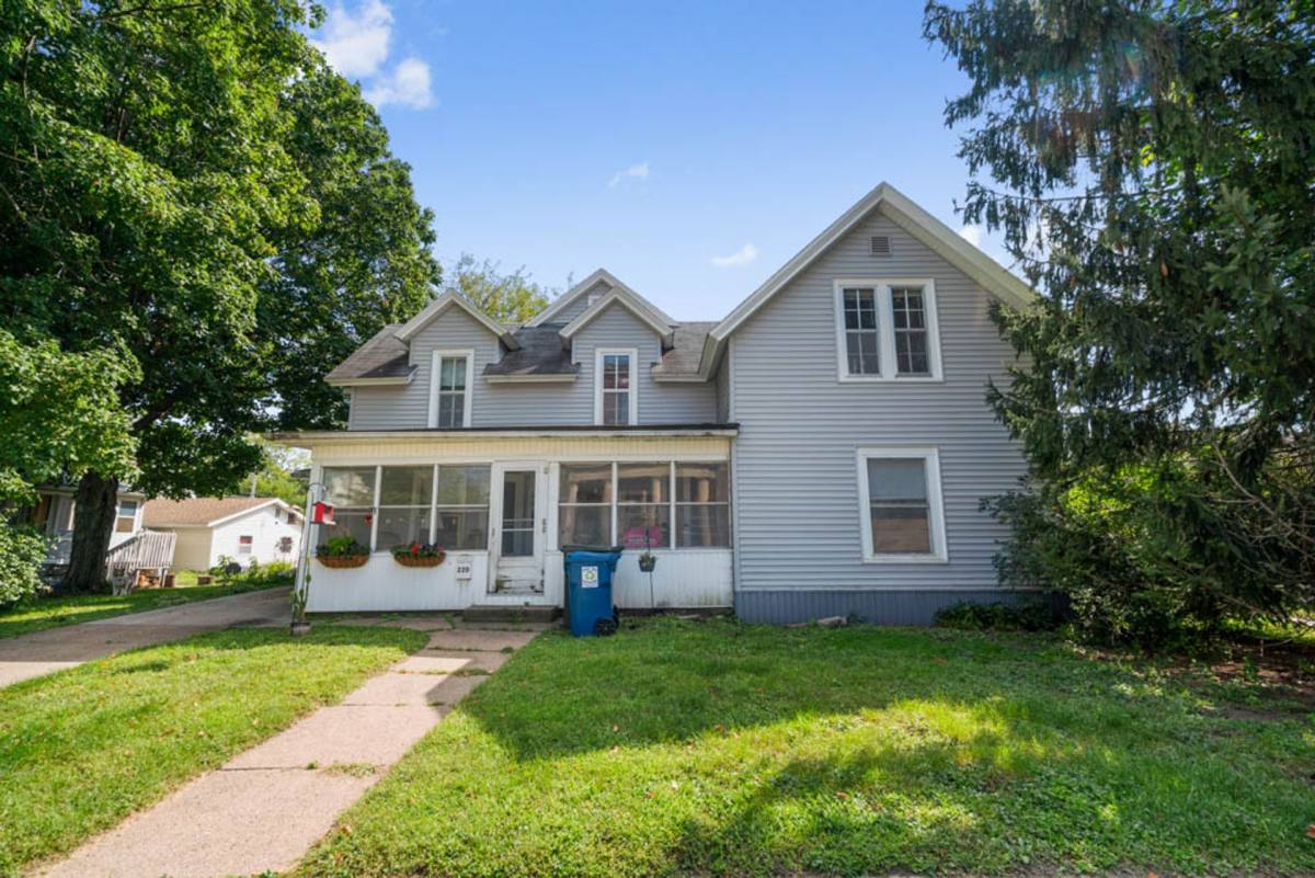 Townhouse for rent at 904 1 2 Clay St, Cedar Falls, IA 50613