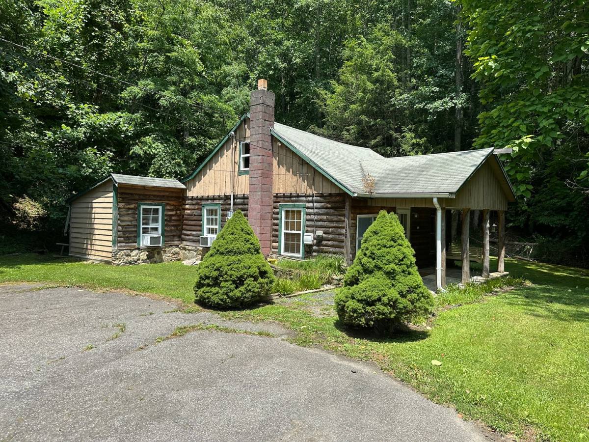 House for rent at 150 Smith St, Elk Park, NC 28622