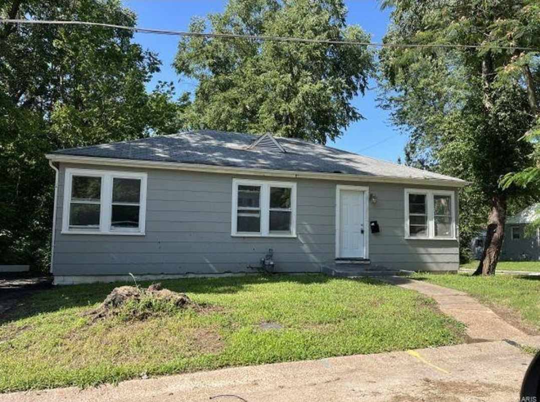House for rent at 837 Walters Dr, Saint Louis, MO 63135