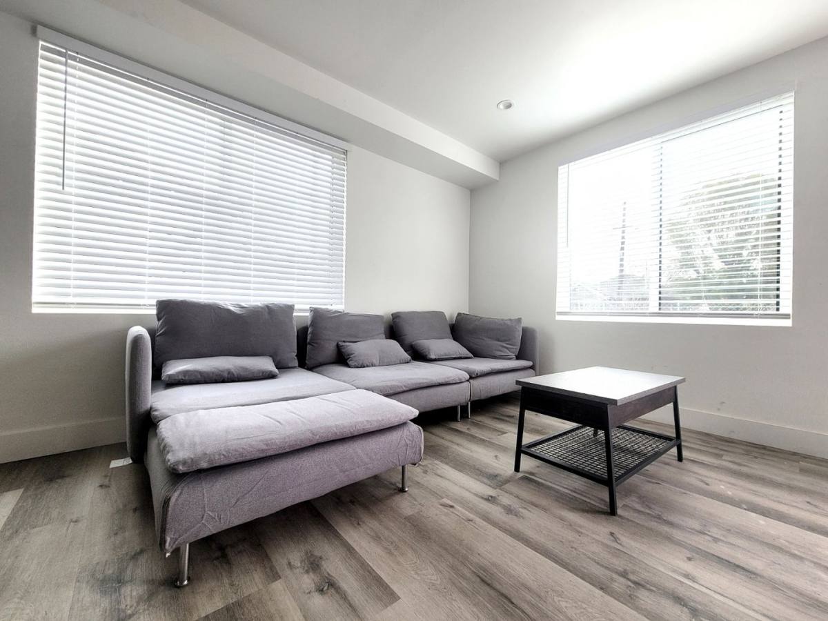 Apartment for rent at 1419 W 35th St, Los Angeles, CA 90018
