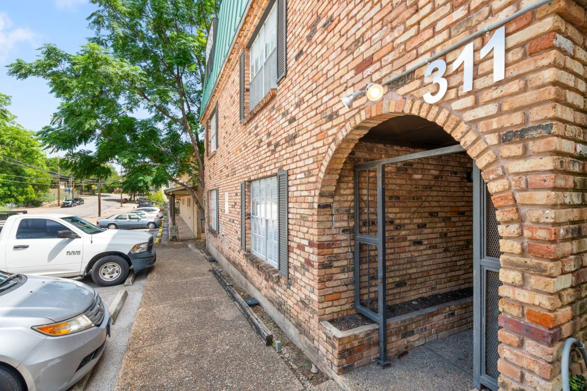 Apartment for rent at 307 & 311 E, Austin, TX 78705