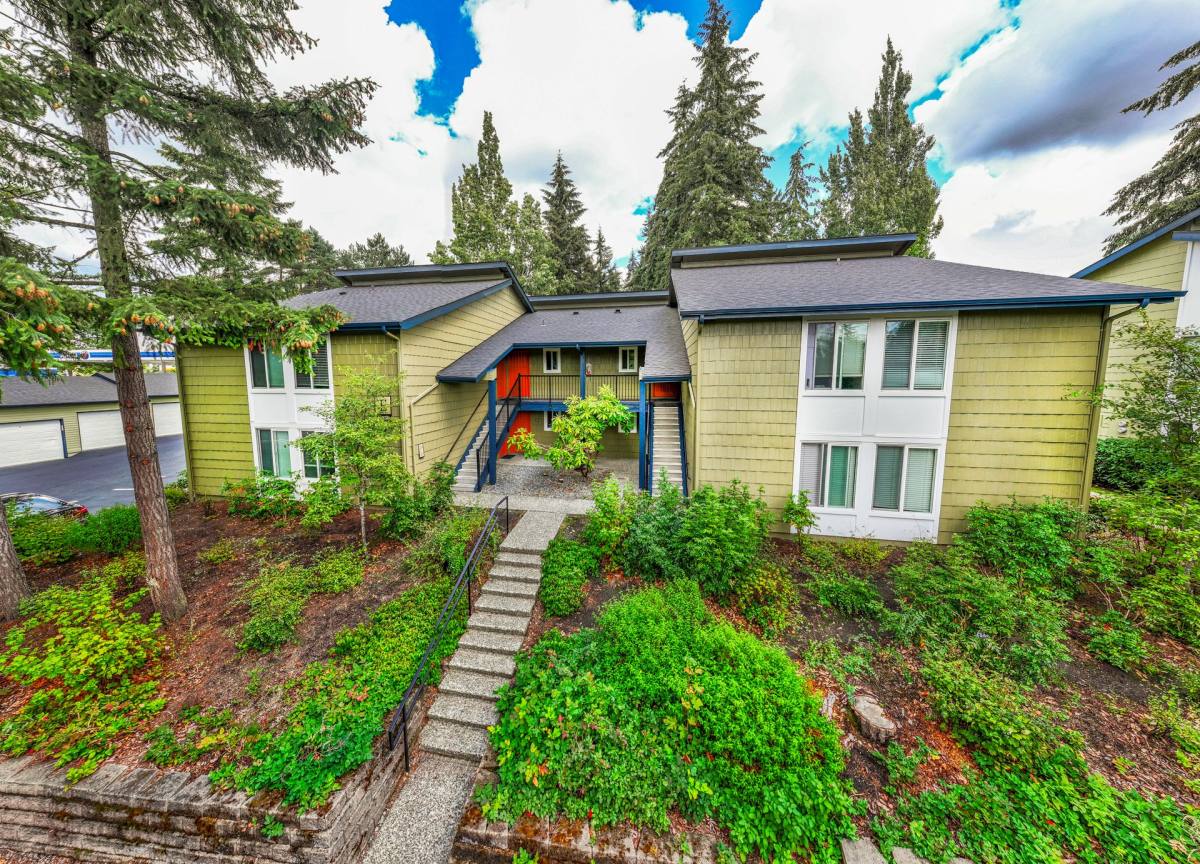 Apartment for rent at 14260 SE 18th St, Bellevue, WA 98007