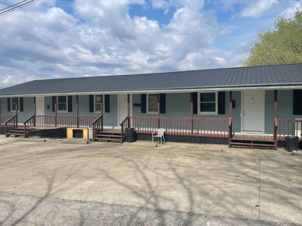 Apartment for rent at 232 Rosebud Ave, Irvine, KY 40336