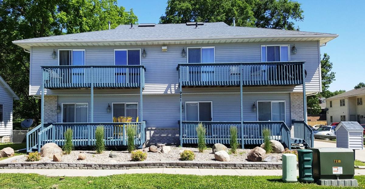 Apartment for rent at 921 W 20th St, Cedar Falls, IA 50613
