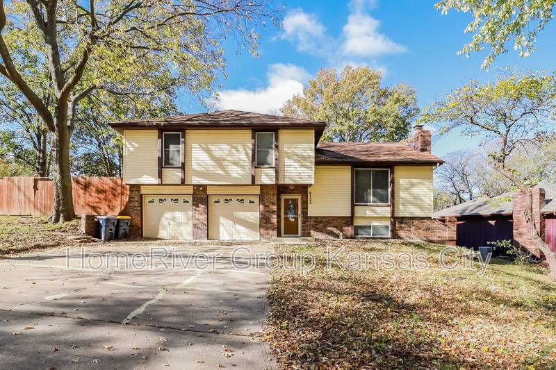 House for rent at 6700 NW Hilldale Dr, Kansas City, MO 64151