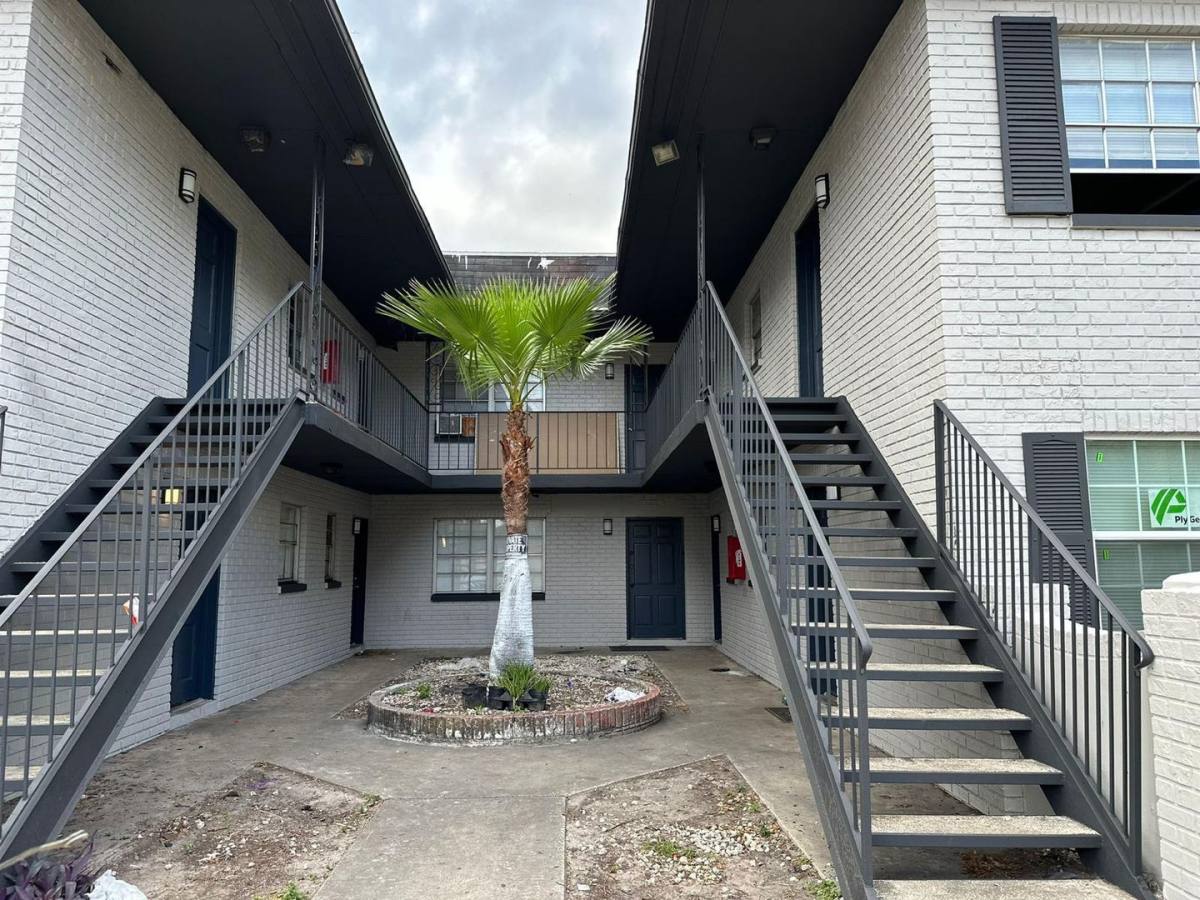 Apartment for rent at 13624 N 15th St, Tampa, FL 33613