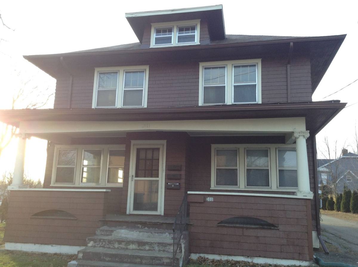 Apartment for rent at 311 W Washington Ave, Jackson, MI 49201