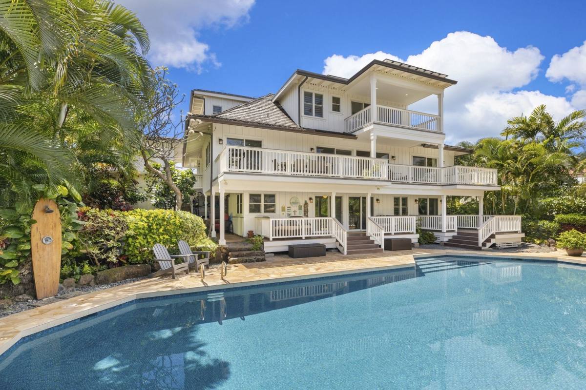 House for rent at 4034 Black Point Rd, Honolulu, HI 96816
