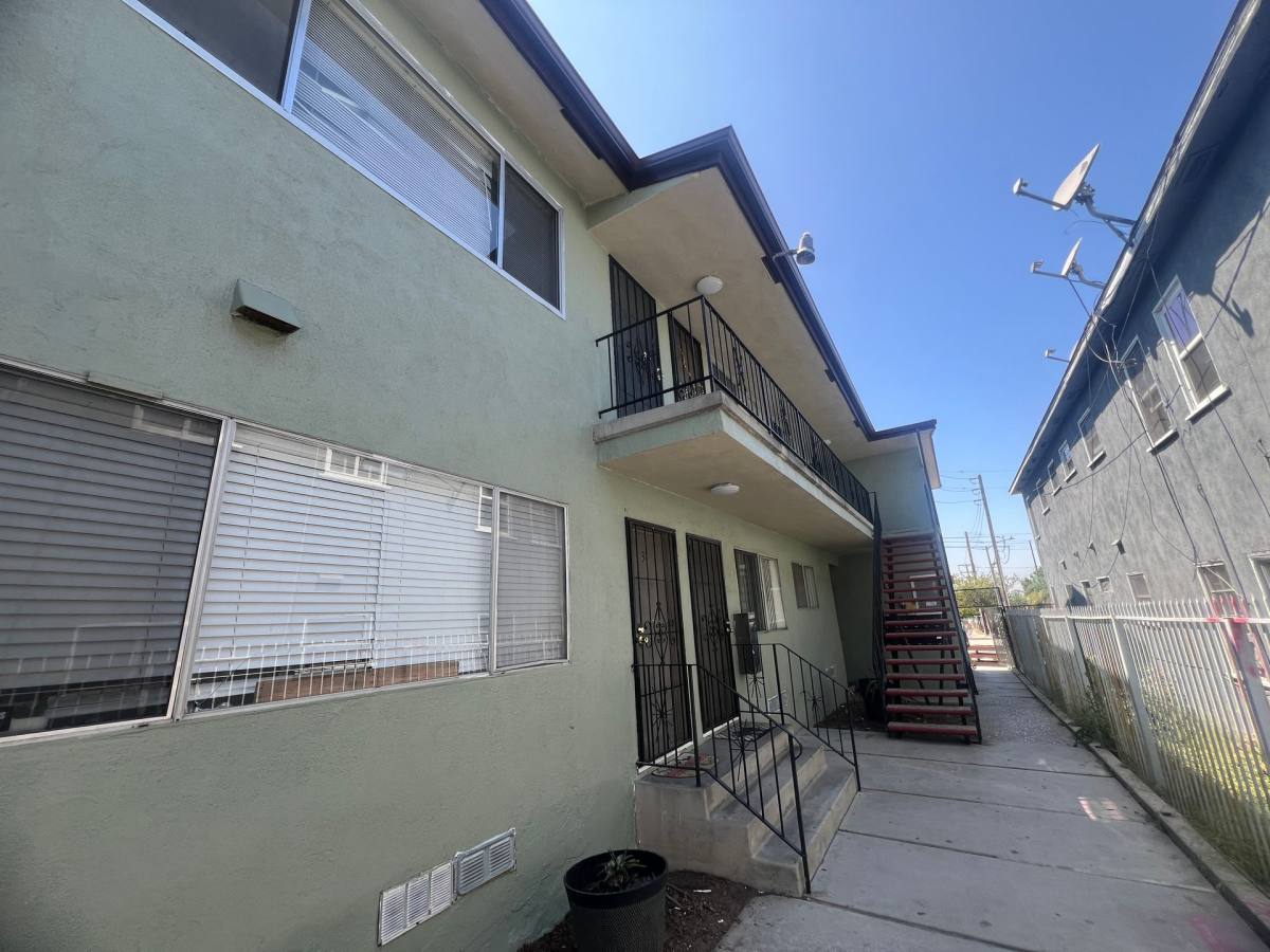 Apartment for rent at 1428 Chestnut Ave, Long Beach, CA 90813